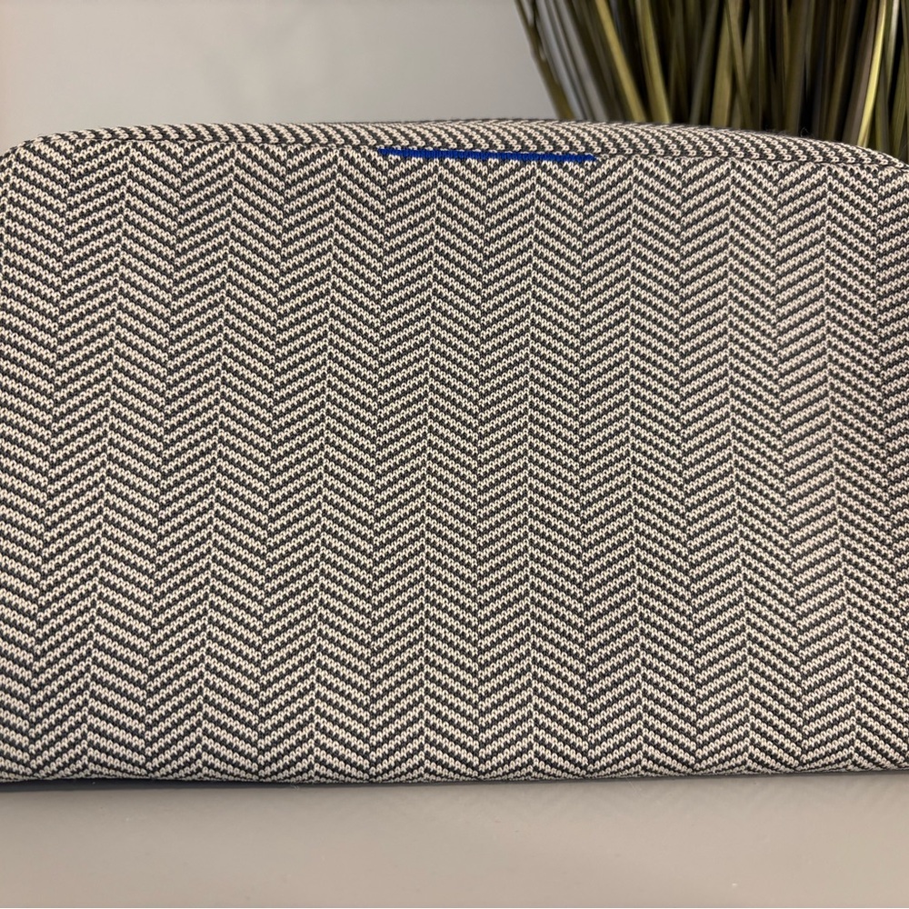 Rothy’s universal pouch gray herringbone